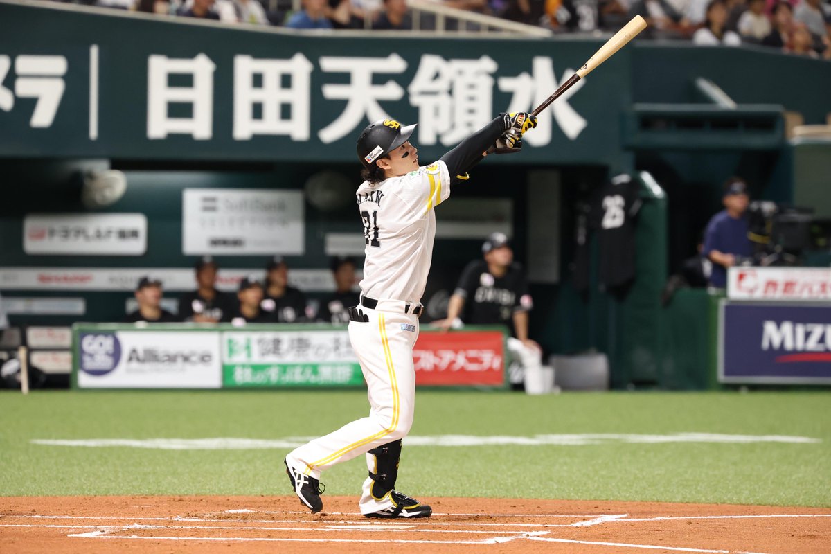 takafullc2's tweet photo. 【成績プレイバック】

正木智也選手

試合：101
打率.274
本塁打：28
安打：112
二塁打：13
三塁打：1
打点：59
四球：60
出塁率.372

球団記録を更新する7本の先頭打者本塁打！

打球速度188キロを記録するパワーで1番打者に定着しました！

#sbhawks #鷹フル https://t.co/faKePeGj1C