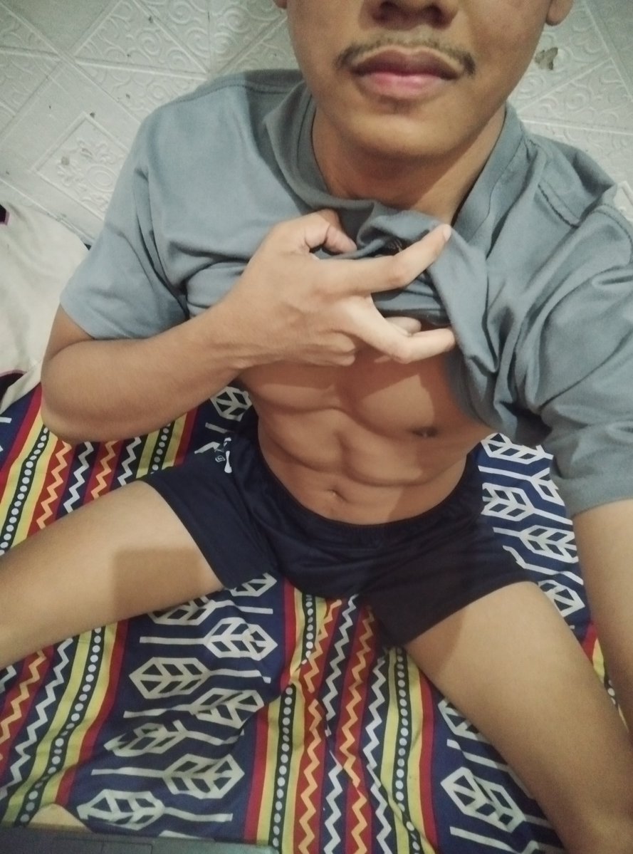 AyoYapping's tweet photo. After skip gym 4 hari, nenen ku agak kempes ya bby? https://t.co/OunI35XgKu