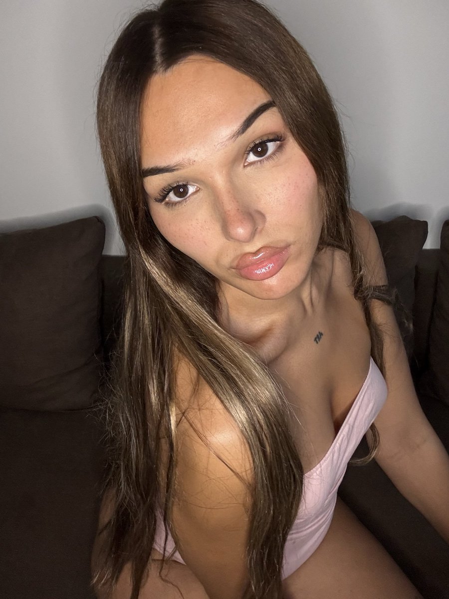 stephanielollyd's tweet photo. Wanna cum on my face? 🏳️‍⚧️❤️#meetup #facetime #meets #trans #femboy #horny #messageme https://t.co/aYYNsy70mk