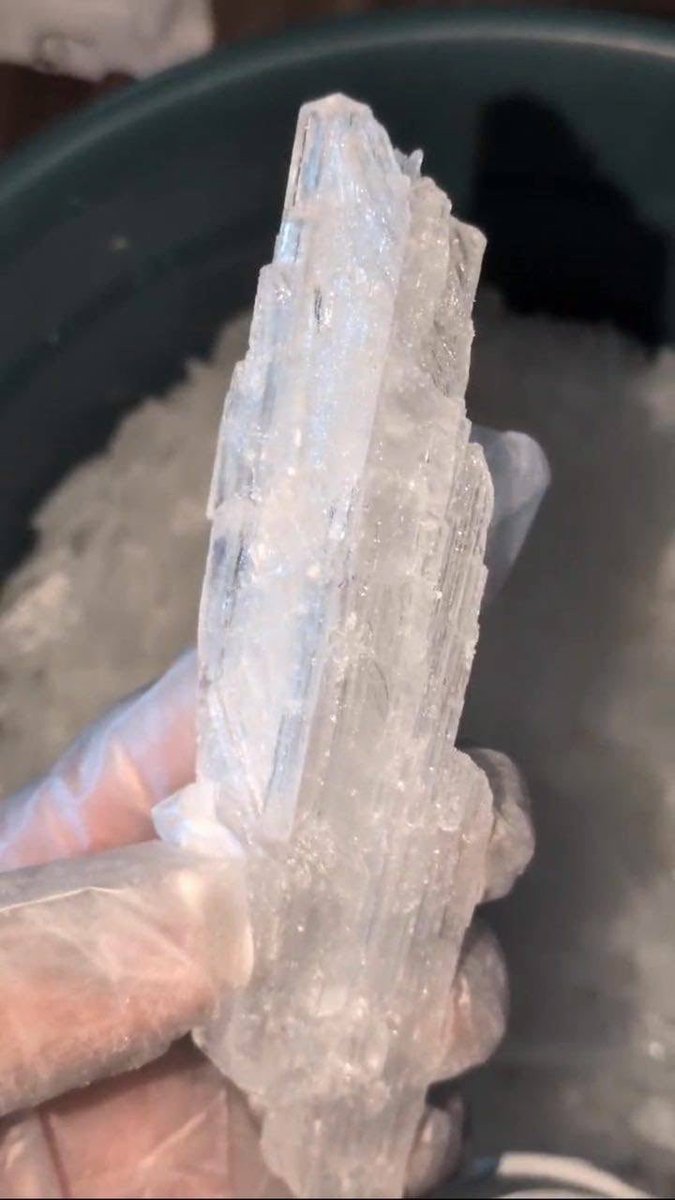 chiyamonster's tweet photo. 🌨️HQ CRYSTAL ICE 

No cloudiness in the crystal, perfectly recrystallizes when smoked, clean shards, no shake, smooth in and out. https://t.co/kP95FSUWKd