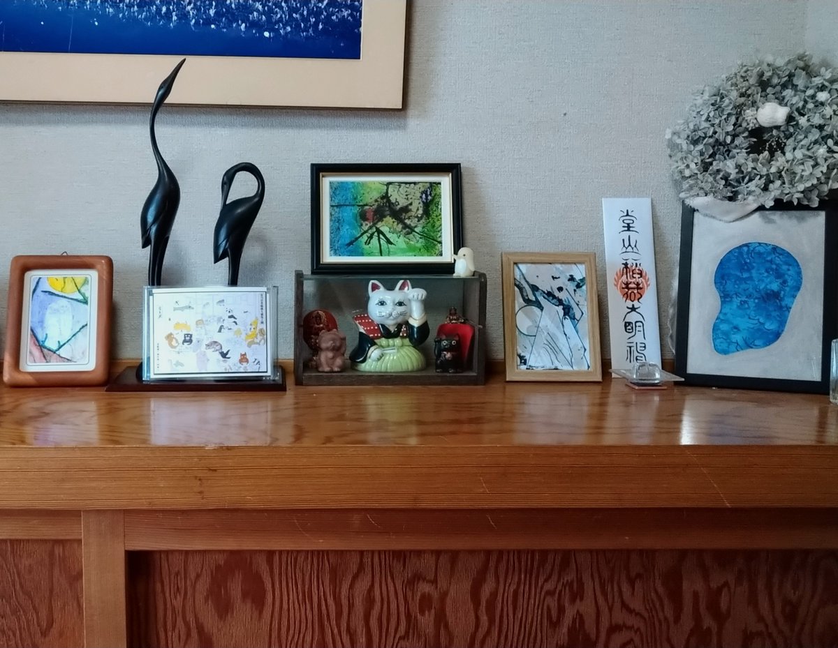 sinkarondesu's tweet photo. 虫美展が終わったので玄関に飾りました。 https://t.co/QpUL9ditqG