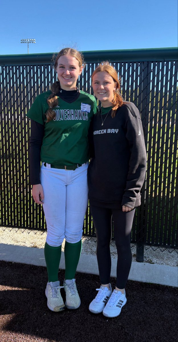 Aubry_Miller49's tweet photo. Had an amazing time with @GBPhoenixSB! I loved the campus and enjoyed working with players. Thank you @skubuske and @bebaneck. @jillienwaldron @Coach_McNulty @SilverHawkSball @CoachVigliotti @CoachKendall3 https://t.co/JVv3Gzy7DQ