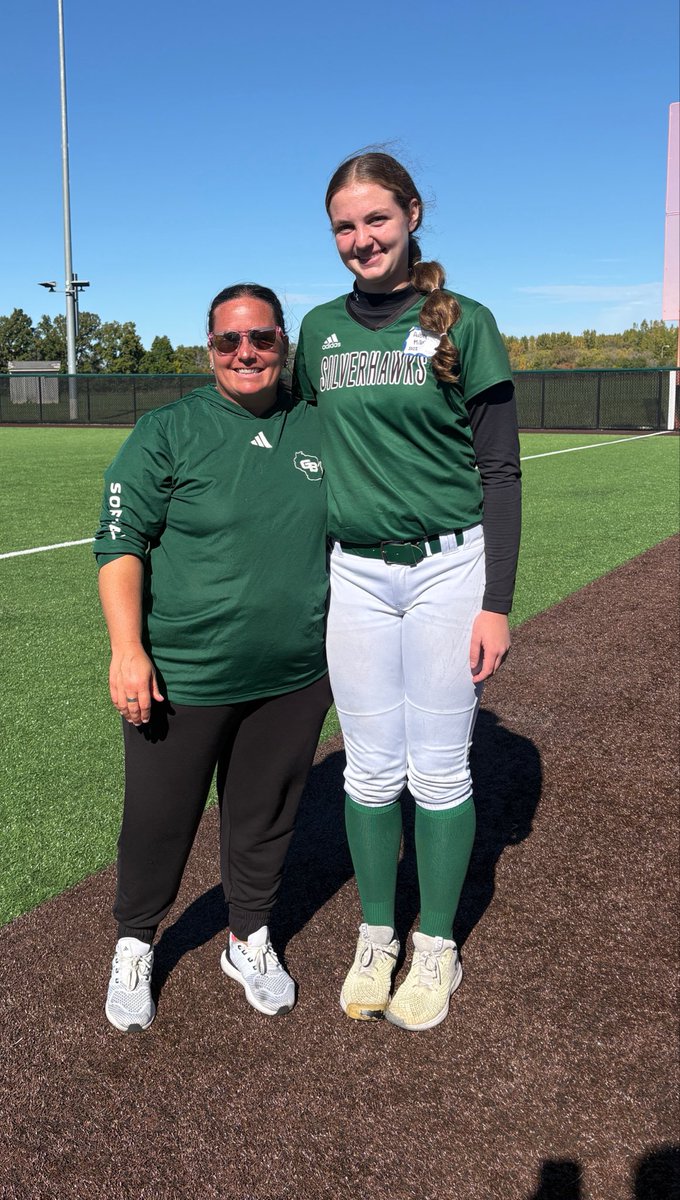 Aubry_Miller49's tweet photo. Had an amazing time with @GBPhoenixSB! I loved the campus and enjoyed working with players. Thank you @skubuske and @bebaneck. @jillienwaldron @Coach_McNulty @SilverHawkSball @CoachVigliotti @CoachKendall3 https://t.co/JVv3Gzy7DQ