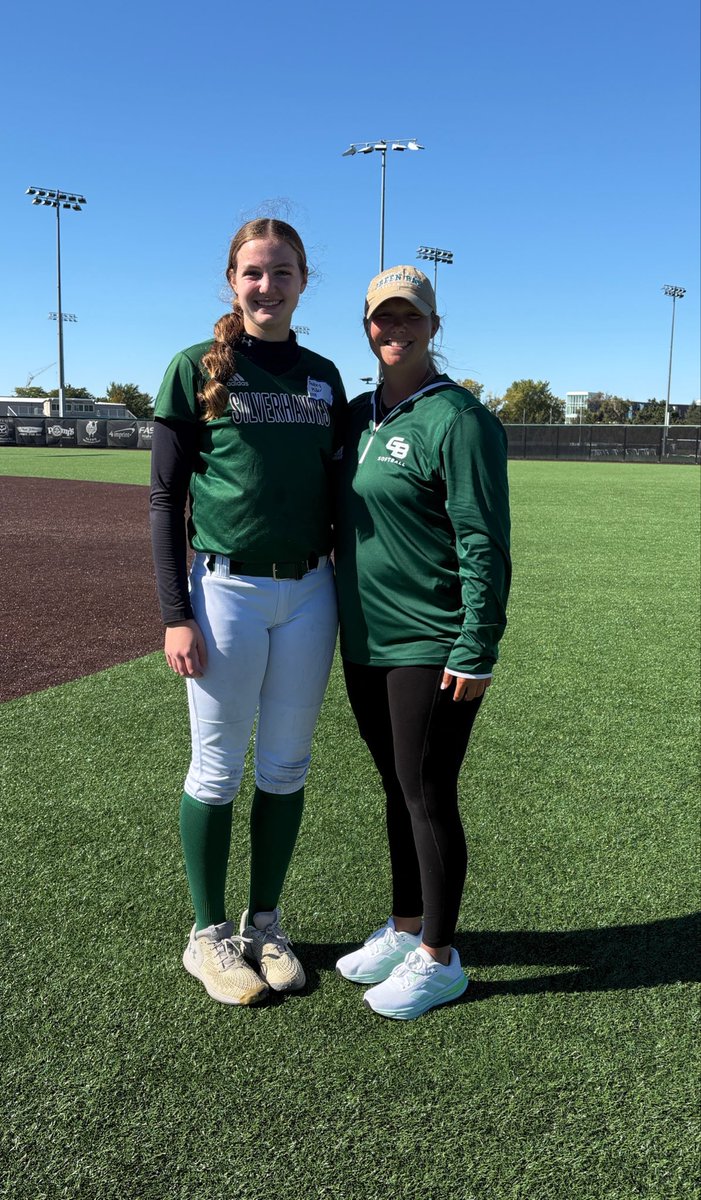 Aubry_Miller49's tweet photo. Had an amazing time with @GBPhoenixSB! I loved the campus and enjoyed working with players. Thank you @skubuske and @bebaneck. @jillienwaldron @Coach_McNulty @SilverHawkSball @CoachVigliotti @CoachKendall3 https://t.co/JVv3Gzy7DQ