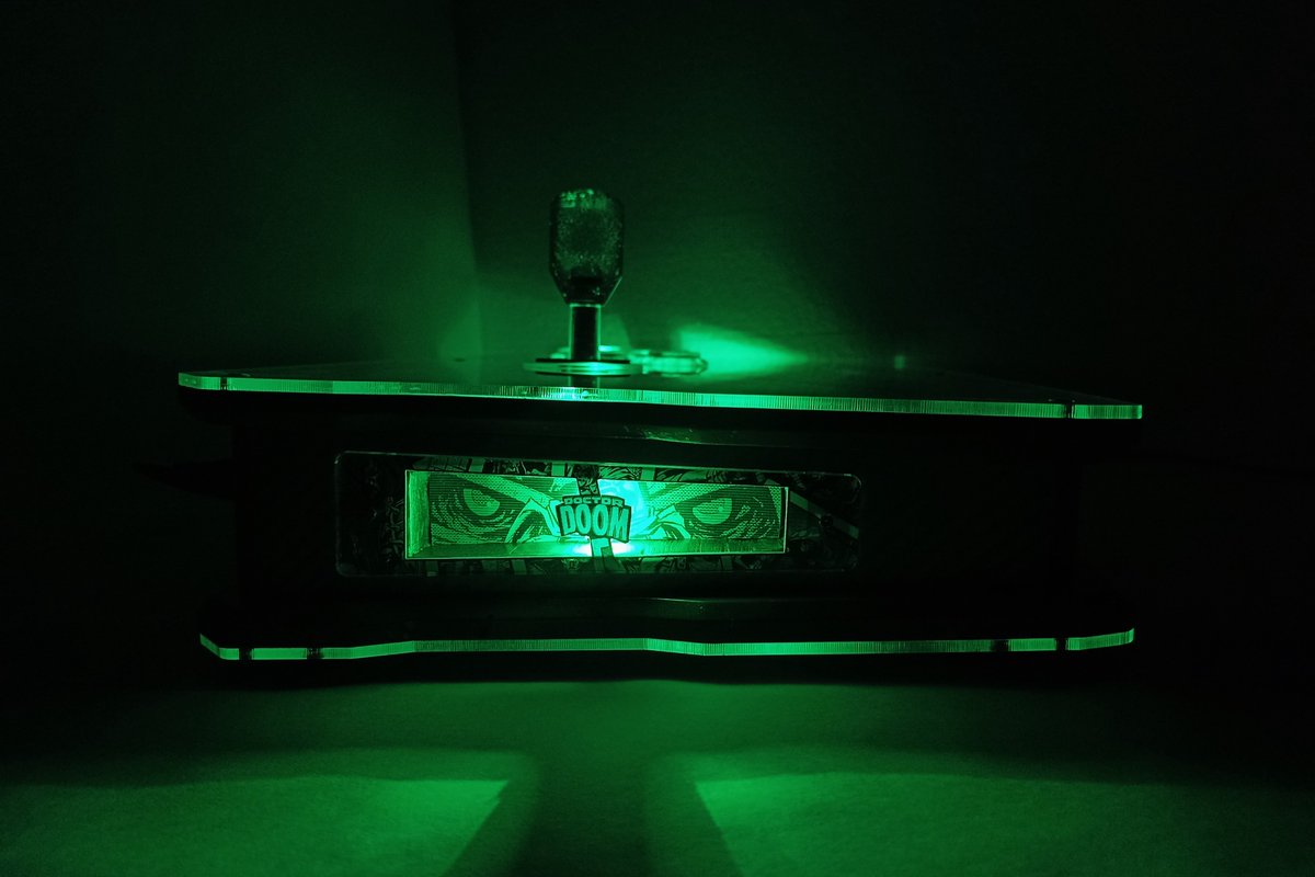 LukasFstkArts's tweet photo. 🎤MF DOOM x Dr.Doom💥

Today I’d like to share this commissioned fightstick.

Collage style art | Sanwa joystick | Clear Qanba Gravity KS | GP2040 PCB | Custom sleeved PCB wiring &amp; Custom RGB

Commissions open

#Fightstickart #customfightstick #MFDOOM #DrDoom #GP2040 https://t.co/IAtdcpcSao