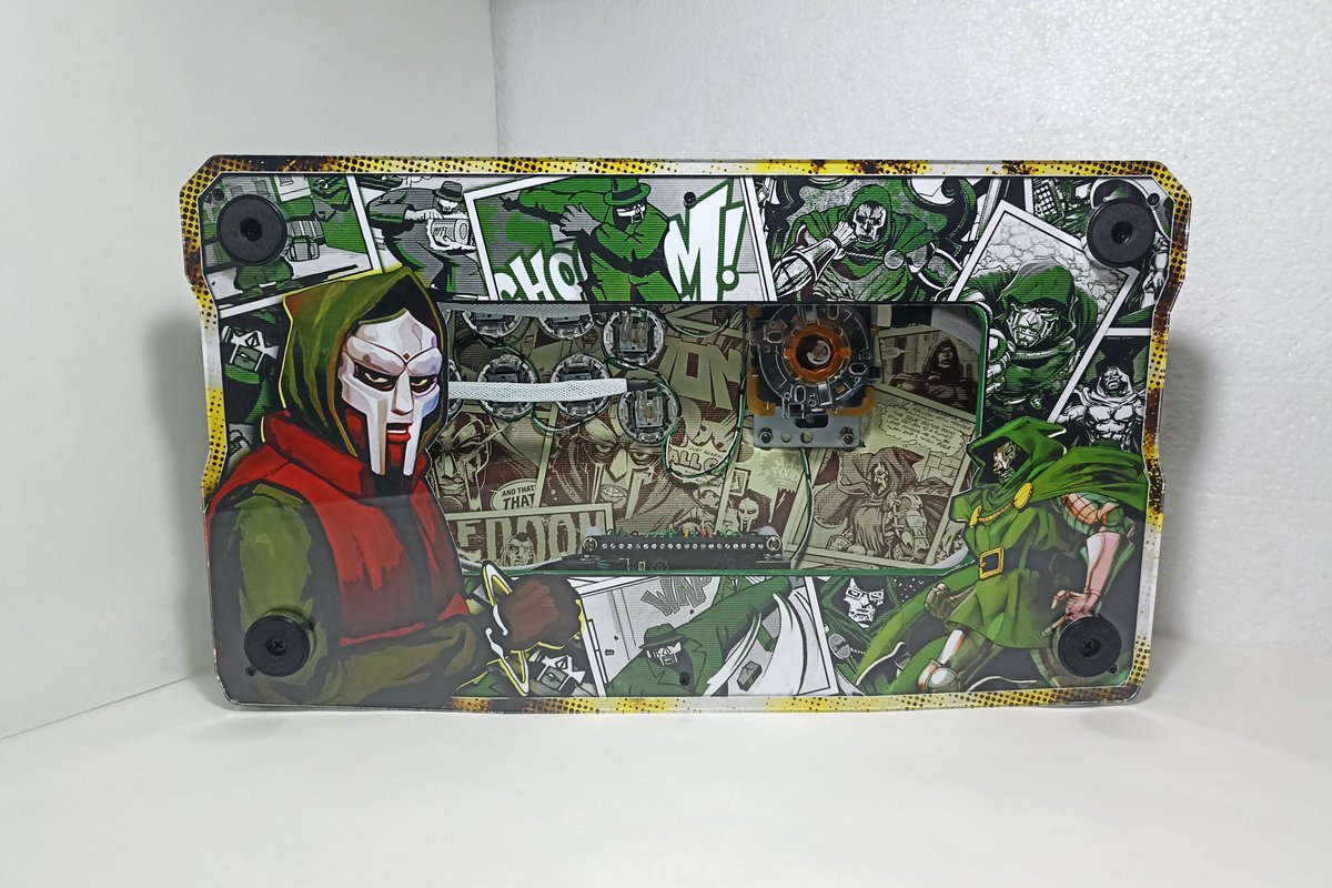 LukasFstkArts's tweet photo. 🎤MF DOOM x Dr.Doom💥

Today I’d like to share this commissioned fightstick.

Collage style art | Sanwa joystick | Clear Qanba Gravity KS | GP2040 PCB | Custom sleeved PCB wiring &amp; Custom RGB

Commissions open

#Fightstickart #customfightstick #MFDOOM #DrDoom #GP2040 https://t.co/IAtdcpcSao