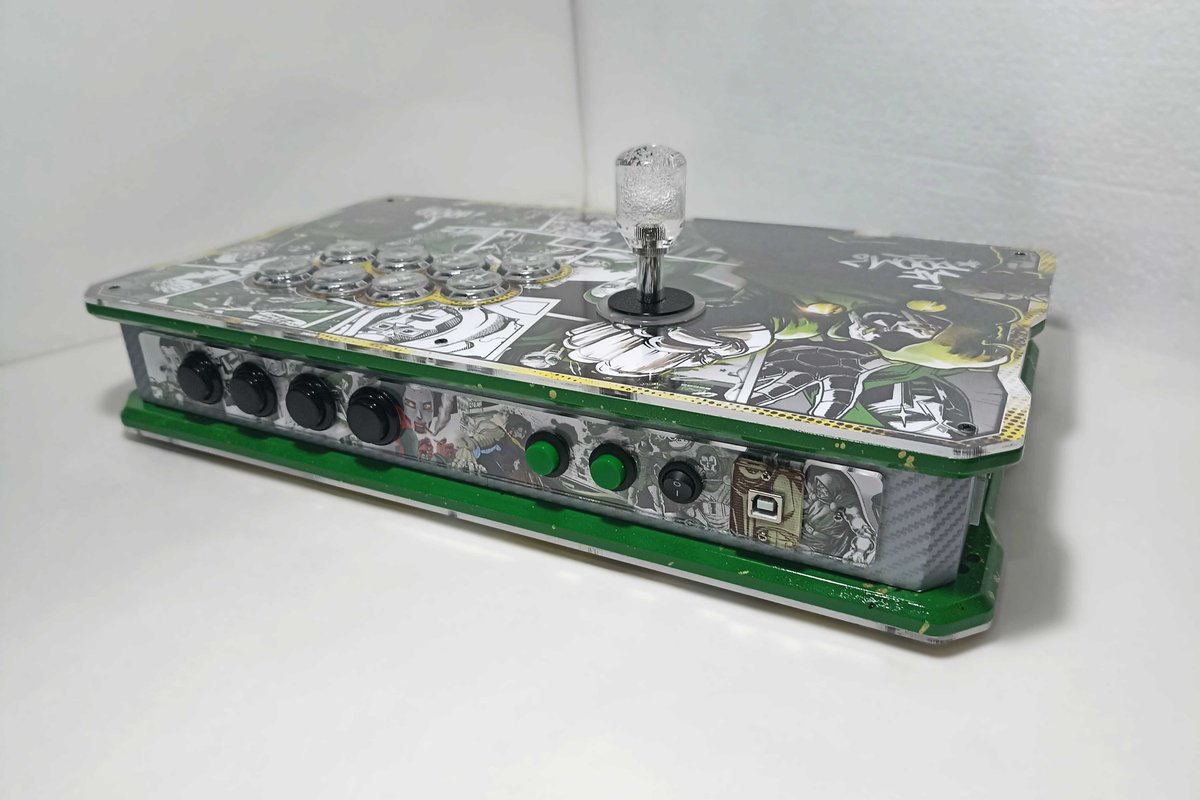 LukasFstkArts's tweet photo. 🎤MF DOOM x Dr.Doom💥

Today I’d like to share this commissioned fightstick.

Collage style art | Sanwa joystick | Clear Qanba Gravity KS | GP2040 PCB | Custom sleeved PCB wiring &amp; Custom RGB

Commissions open

#Fightstickart #customfightstick #MFDOOM #DrDoom #GP2040 https://t.co/IAtdcpcSao