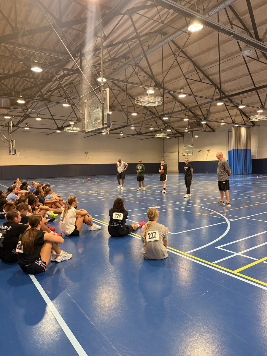 AubrieSandusky's tweet photo. Such an amazing time last weekend at College Basketball Prospects ID camp learning how to be way more confident with my game! So thankful for the gym time with great competition, and BIG thanks to all the coaches taking time to teach and give feedback. https://t.co/HhD2THGXIZ