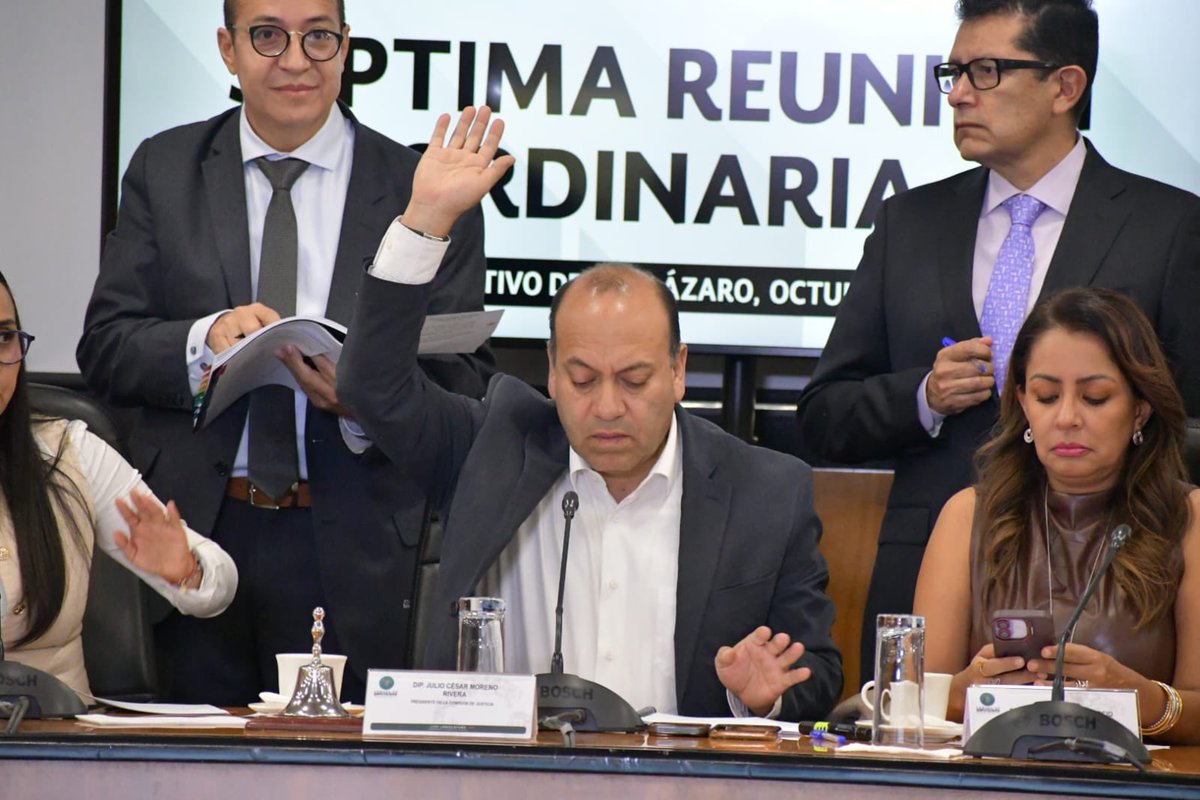 julioc_moreno's tweet photo. En la Séptima Reunión Ordinaria de la Comisión de Justicia seguimos construyendo acuerdos y dando resultados en temas fundamentales para fortalecer el acceso a la justicia y la protección de los derechos.

Aprobamos reformas al Código Nacional de Procedimientos Civiles y Familiares para avanzar hacia procesos más ágiles y accesibles; incorporamos el reclutamiento criminal a la legislación en materia de trata de personas y fortalecimos la capacitación con perspectiva de género en la Fiscalía General de la República.

También aprobamos el Programa Anual de Trabajo para el tercer año legislativo y la opinión sobre el Presupuesto de Egresos 2027.

Al frente de la Comisión de Justicia, mantenemos una agenda de trabajo basada en el diálogo, los consensos y la responsabilidad, porque legislar también significa escuchar y encontrar soluciones a las necesidades de la gente.

#JCM