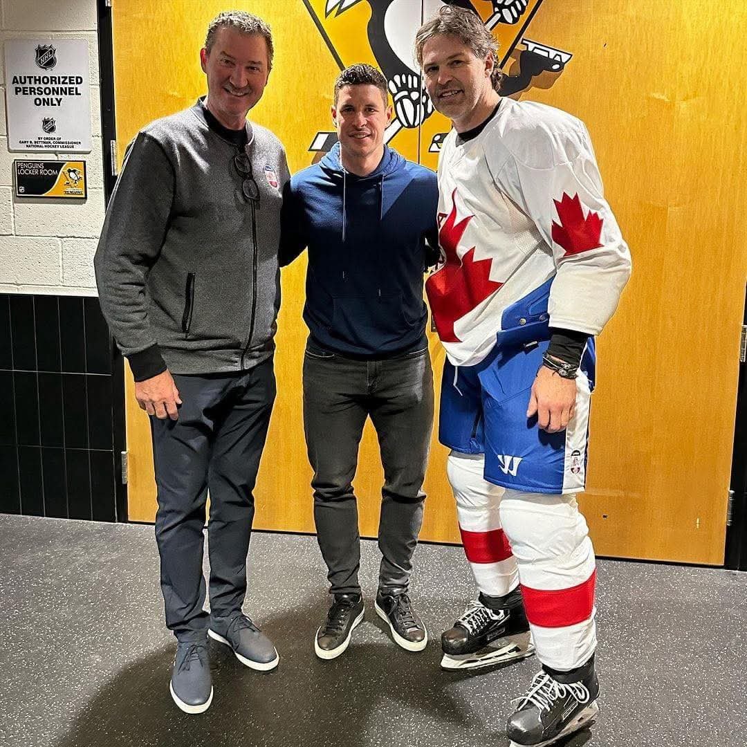 BarnHockey's tweet photo. Size difference is crazy. https://t.co/WUWt9j9TpM