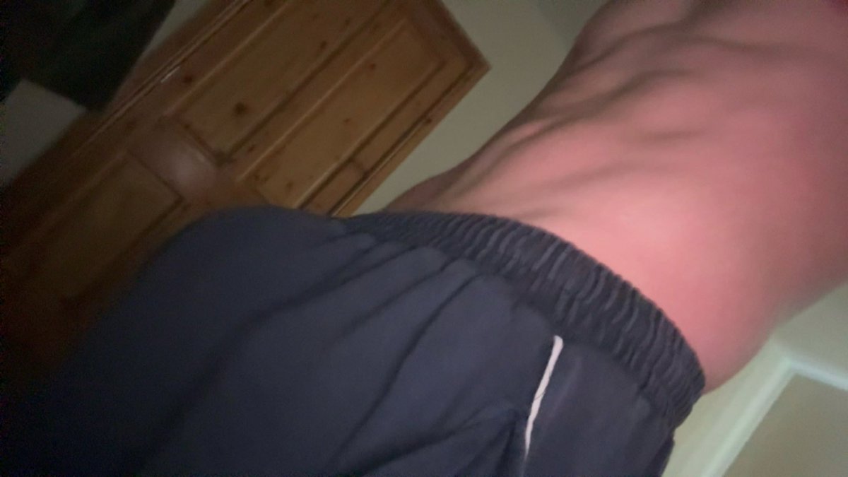 arxczl's tweet photo. bulge with my abs or whatever 😋 #nsfw #nsfwtwt #buldge #dick #needy https://t.co/QKtFaWdfEP