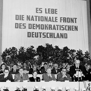 ak_sgh's tweet photo. Schätze, es kommt bald zur #Wiedervereinigung von #KPD (#DieLinke) und #SPD zur #SED, wie in der DDR 1.0 unter Genossen Wilhelm Pieck.
..und die #CDU tritt wiw früher der Sozialistischen Einheitsfront bei...im Kampf gegen den Klassenfeind,den #Faschismus.
🤗🤗🤗
#Unseredemokratie https://t.co/I1A2QTGpct