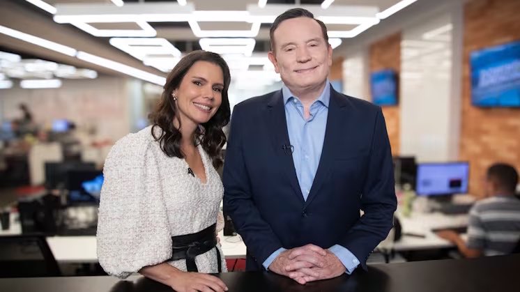RecordistasOFC's tweet photo. 🚨 O #DomingoEspetacular ganhará reforços muito em breve!
Consolidado como vice-líder de audiência no PNT, o jornalístico da Record terá novos quadros, focados emgrandes reportagens e investigações. Profissionais de outras emissoras já tem sidoson-dados para assumir os formatos.
⌨️ Rick Souza