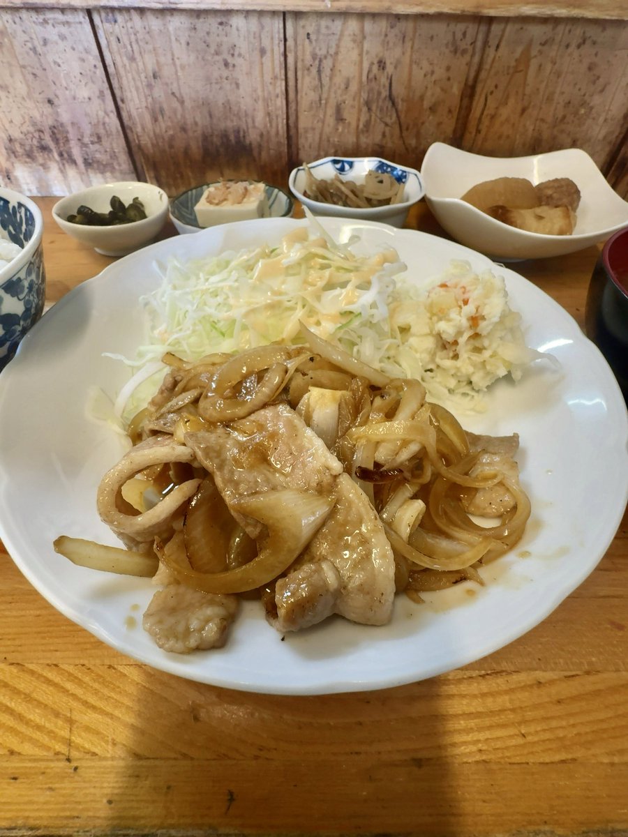 highrock_x's tweet photo. ランチ

豚生姜焼き定食

1,000円

ごちそうさまでした😋

#ランチ
#定食
#豚生姜焼き
#きぬや https://t.co/SylHJcwLlQ