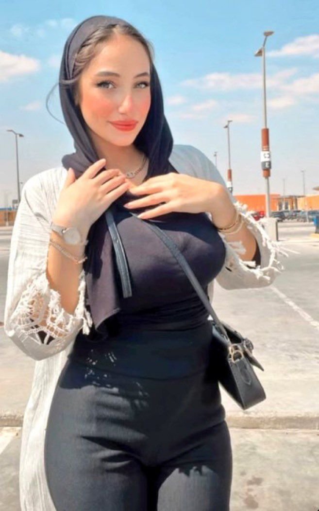 lelekr0h's tweet photo. اختك راجعه من الجامعه 
وحز البرا مجنن الولاد https://t.co/z7HPT5PMzq