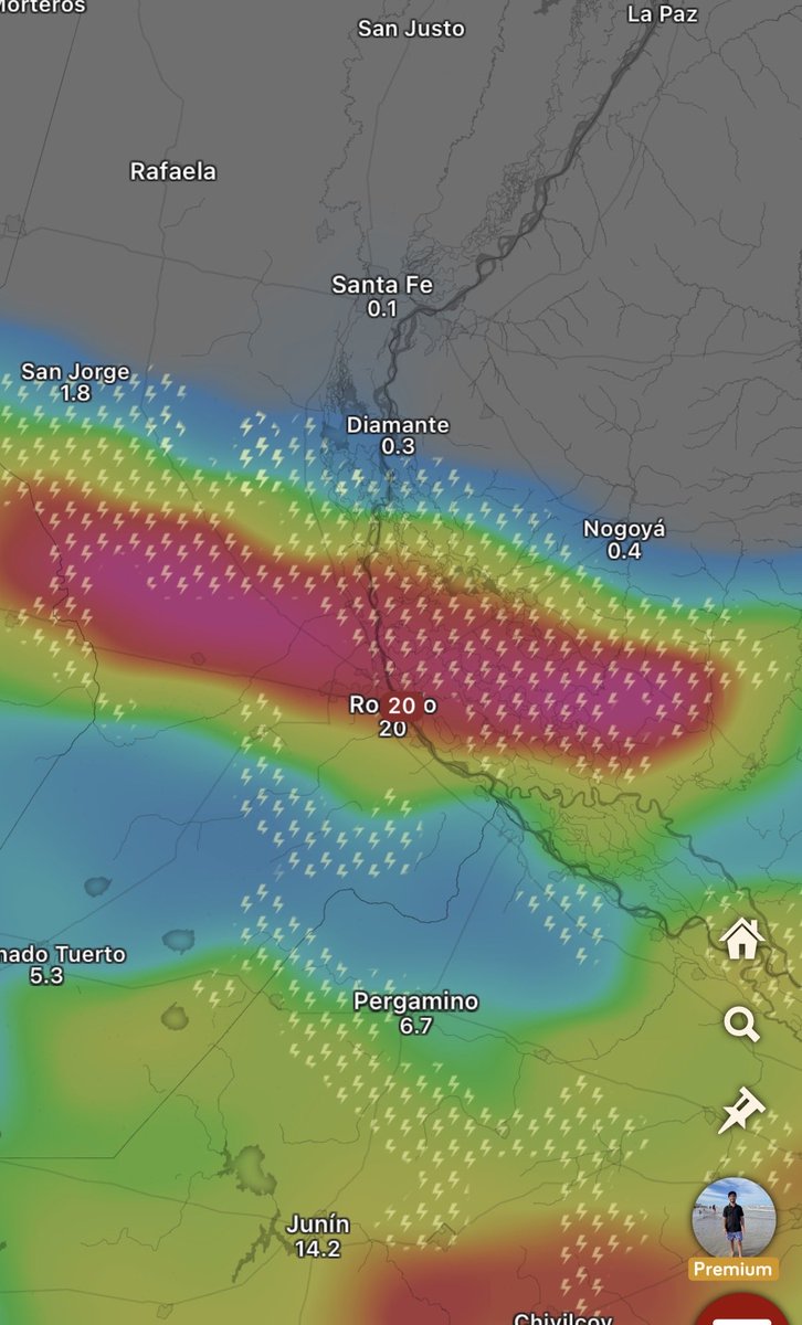 Luciano434's tweet photo. Los modelos meteorológicos coinciden en las tormentas de mañana. El Servicio Meteorológico lanzó alerta naranja.🚨 

En los modelos se ve la mayor intensidad durante la mañana.

Es importante no sacar basura, quitar elementos de balcones que pueden volarse y limpiar sumideros.⚡️ https://t.co/RtlTKj80sm