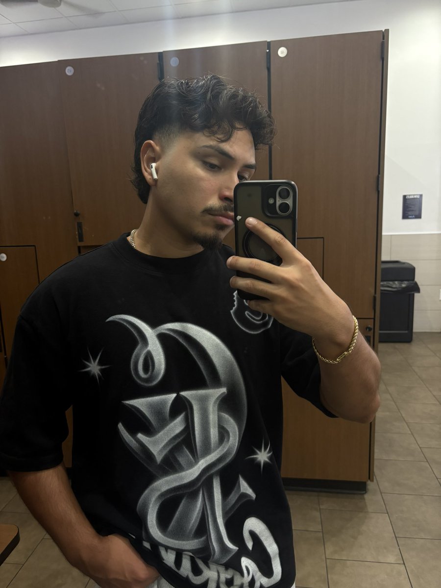 realrobinc tweet picture
