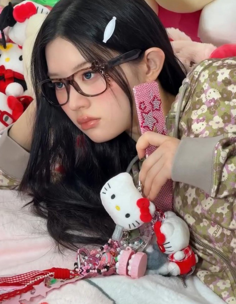 thebaseillit_'s tweet photo. MINJU, the new face of AEAE. https://t.co/K8topRN602