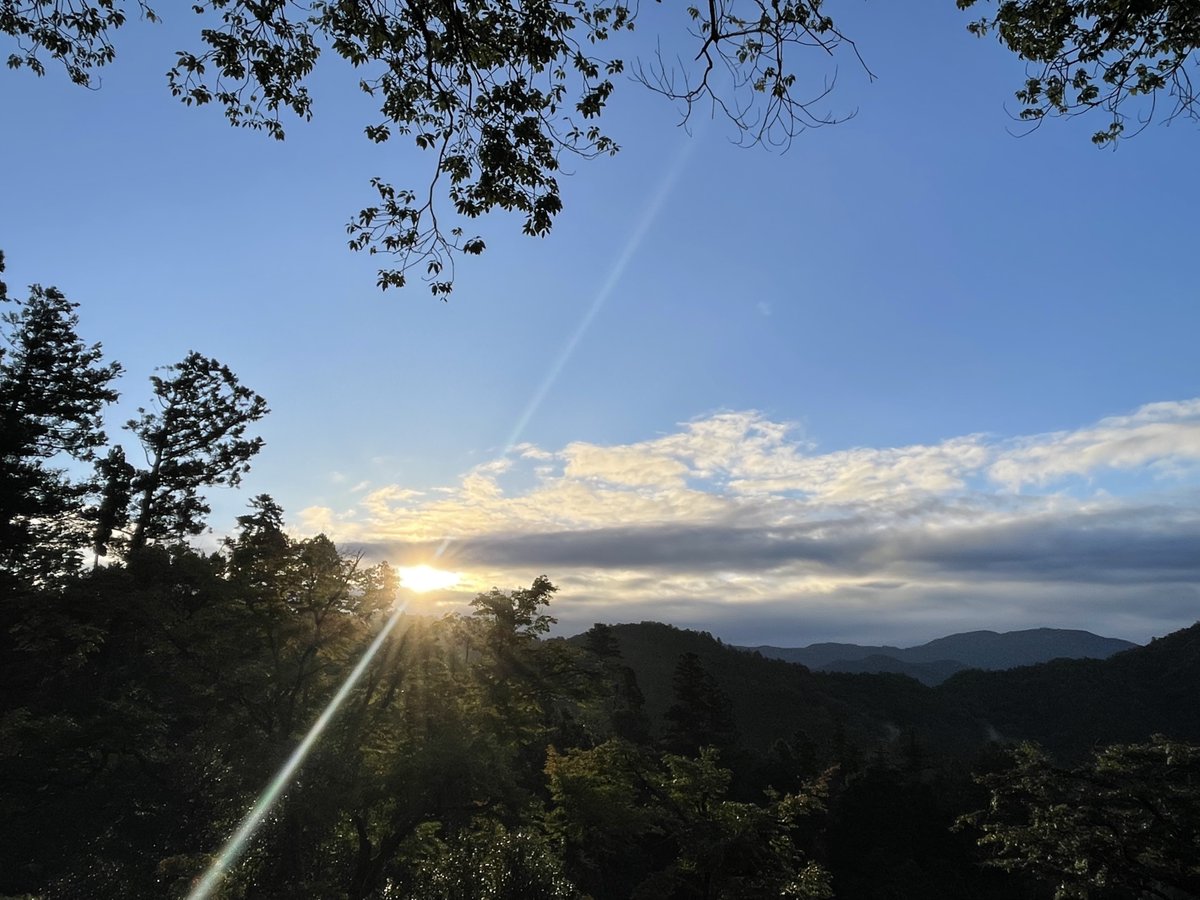 Kurama_dera's tweet photo. 今朝（9/30）の気温は17℃　湿度は74%　晴れています。

久しぶりの青空です。気温も20℃に届かず、涼しい朝となりました。

#鞍馬寺
#青空
#Kurama https://t.co/DcXdd9Hf5i