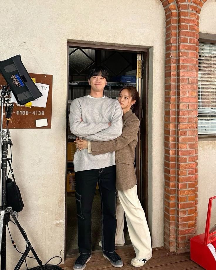 fox_jun22's tweet photo. Lee Junyoung with Lee Hyeri 🥰 My pookie bears, my OG ship 😫 #MayIHelpYou https://t.co/OCJ0940myy