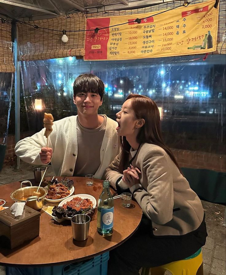 fox_jun22's tweet photo. Lee Junyoung with Lee Hyeri 🥰 My pookie bears, my OG ship 😫 #MayIHelpYou https://t.co/OCJ0940myy