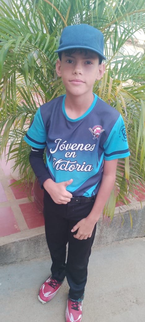 manuel02101's tweet photo. Hola 👋 busco ayuda para mí hermano para que pueda seguir con su sueño de llegar al mejor béisbol del mundo. Pago academia, transporte, juegos, arbitraje, indumentaria deportiva beisbol,  prospecto ZULIANO debutó con la selección pequeñas ligas Intermedia santa Rita con 10 años👇 https://t.co/hLTWDC5vN3