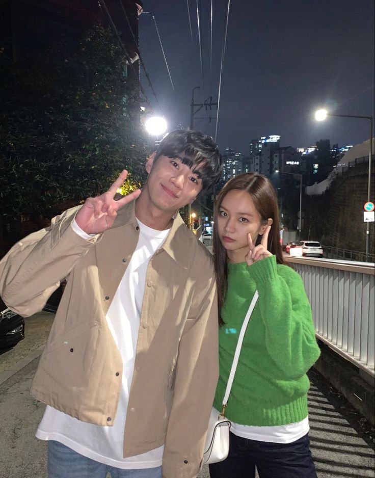 fox_jun22's tweet photo. Lee Junyoung with Lee Hyeri 🥰 My pookie bears, my OG ship 😫 #MayIHelpYou https://t.co/OCJ0940myy