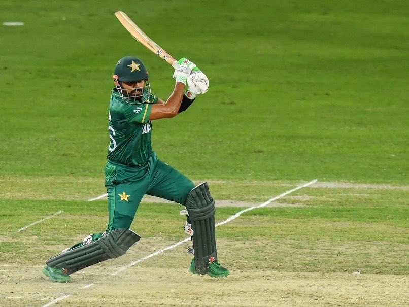 Batkhman's tweet photo. There is no comparison between Babar and Kohli.

Babar vs Kohli (as players):

CT 2017 Final: 
Babar 46(52).                 Kohli 5(9)

T20 WC2021 (as captains):
Babar 68(52).                 Kohli 57(49)

These two matches are enough to tell Babar outshines him where it matters https://t.co/ezkea2viTF