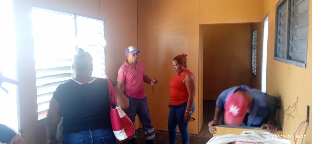 Jdguilarte's tweet photo. Realizamos el chequeo de la vivienda donde visitamos el avance de los contenedores que nos dará para el municipio 4 viviendas a pesar de las adversidades con los recursos, se avanza para su finalización y entrega. 
#PCCMoaTrabajaYEnaltece 
#EnMoaPodemos https://t.co/XSI5EKmAzF