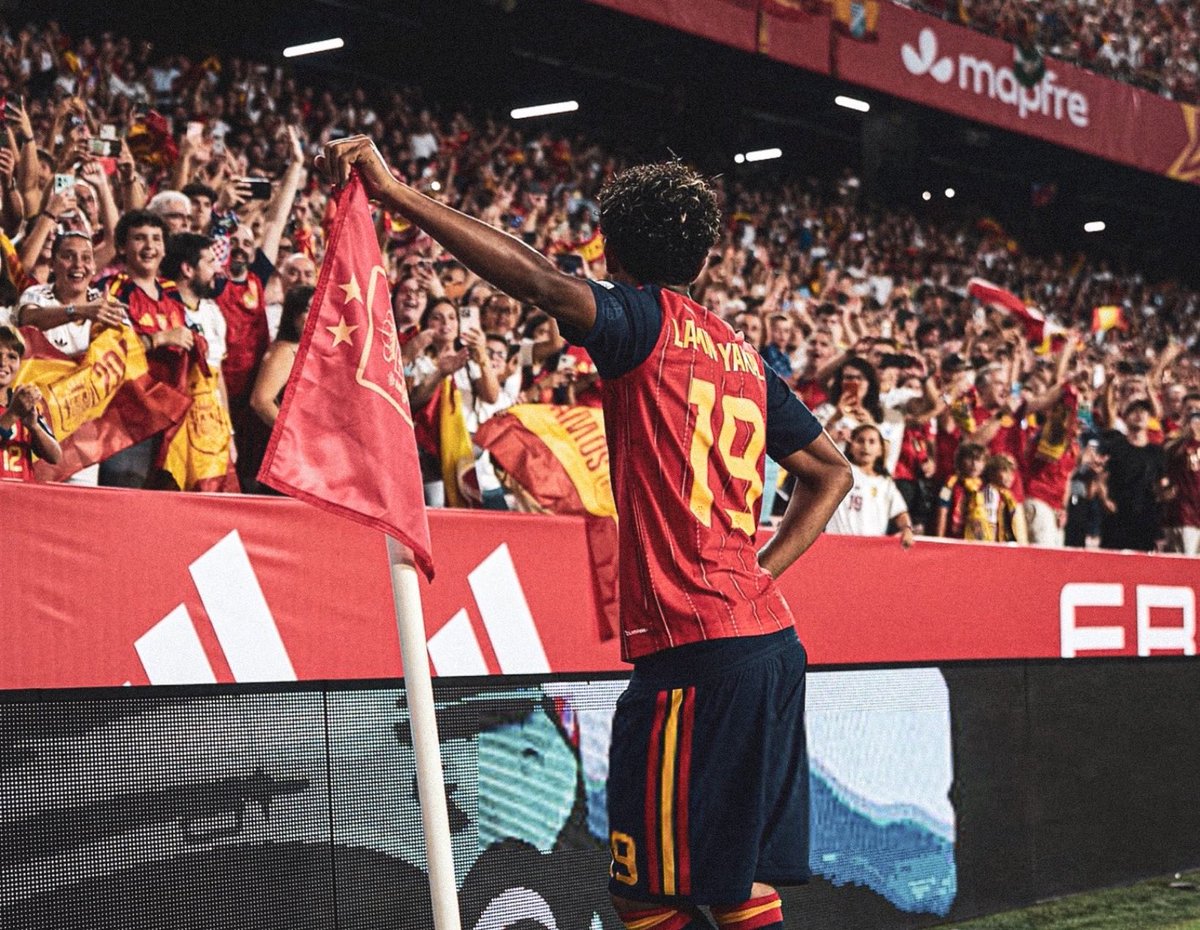 FabrizioRomano's tweet photo. ⛳️ Lamine Yamal: “Thierry Henry is a reference! He has this legendary celebration and I wanted to do it”. https://t.co/uTI6dubxXk