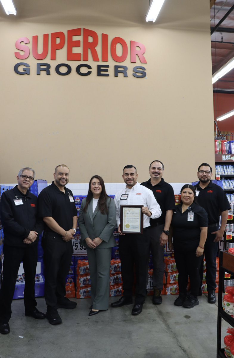RepLuzRivas's tweet photo. Grocery stores like Superior Grocers in Pacoima are a vital part of our community.
 
I spoke with the workers, many of whom have been working at Superior for decades.
 
In Congress, I will continue working with my colleagues to lower the cost of groceries, while supporting the local grocers that serve our communities.