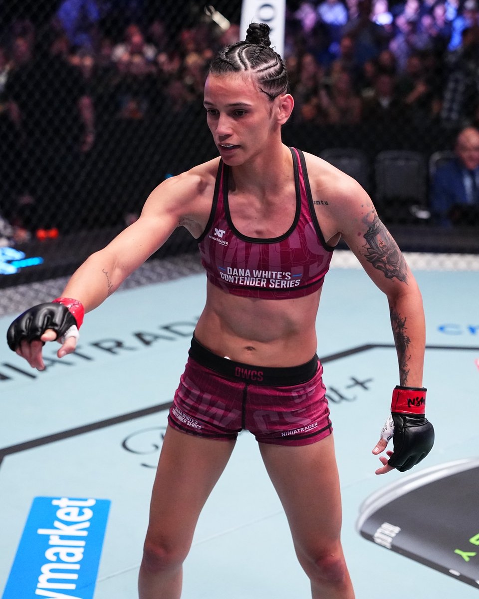STILL UNDEFEATED

Aieza Bertolso just showed out on #DWCS! 
 [📷](https://pbs.twimg.com/media/HTa-mDNaoAAR3ai.jpg) [📷](https://pbs.twimg.com/media/HTa-mDWboAAf