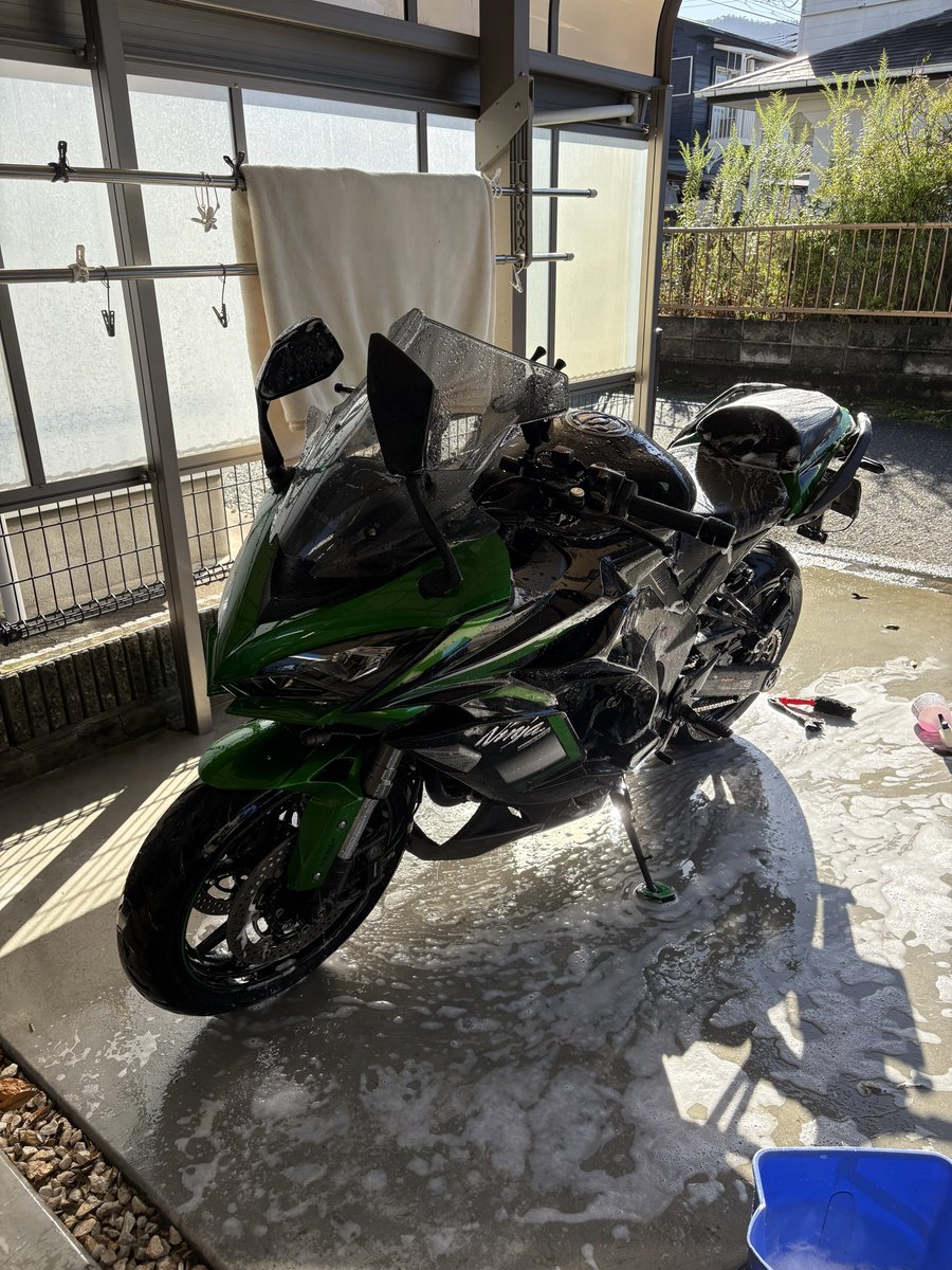 kabigon_704's tweet photo. 今日はツーリングなんで洗車から！ https://t.co/5lxTli60pw