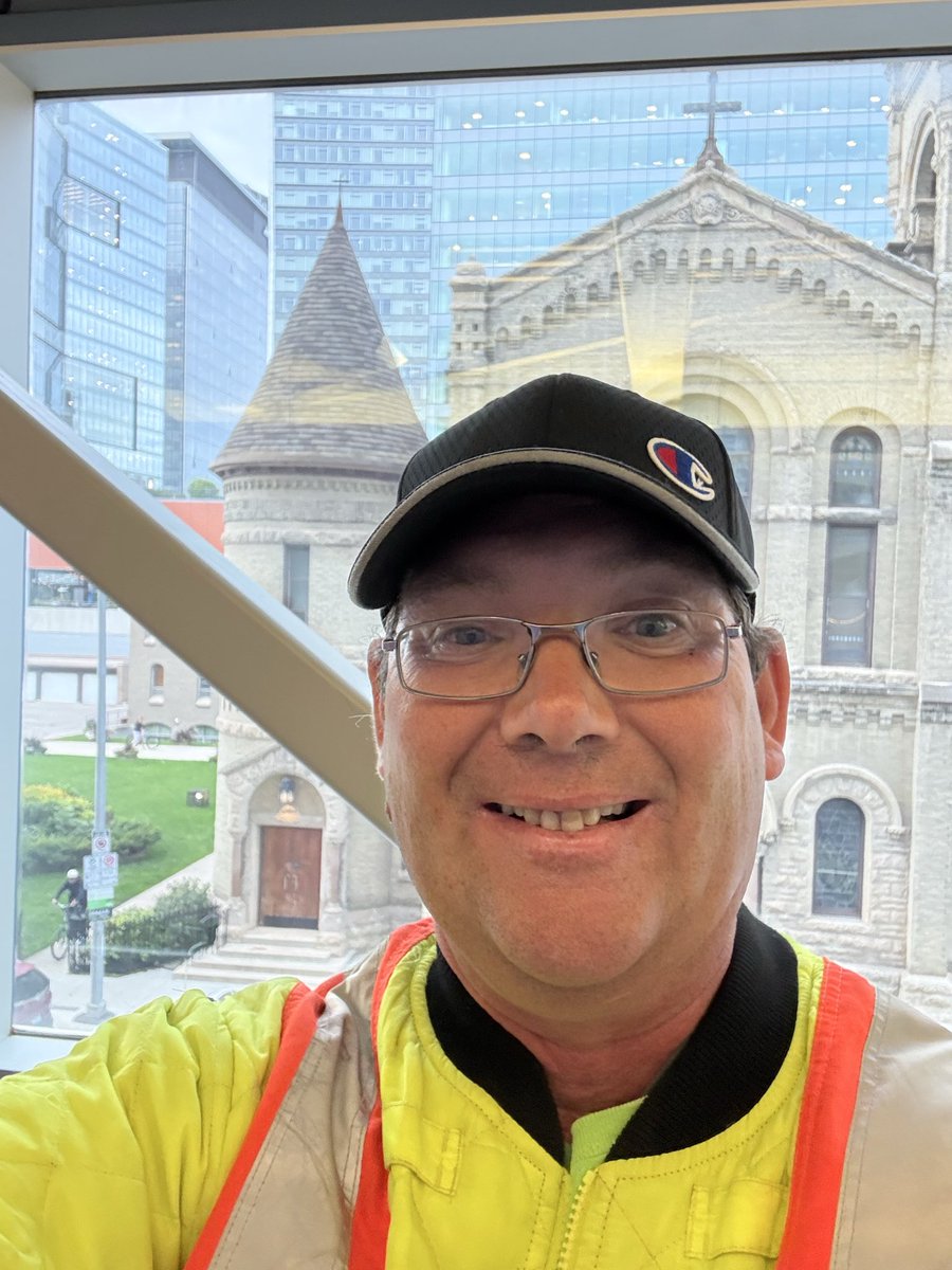 fonder1123's tweet photo. City place skywalk on the way to journey lol https://t.co/qBDx6JFZXl