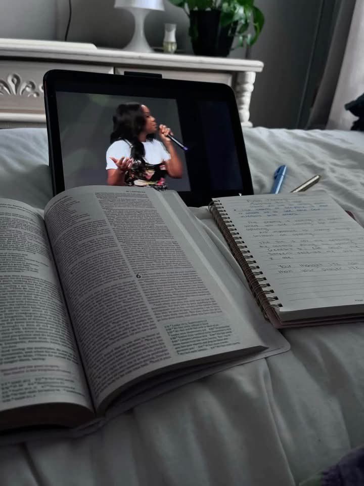 DiaryyOfCatt's tweet photo. Girl this season is PERSONAL 💗 Do it for YOU! 🫧🎀💗🔐 https://t.co/lOpSBosVCN