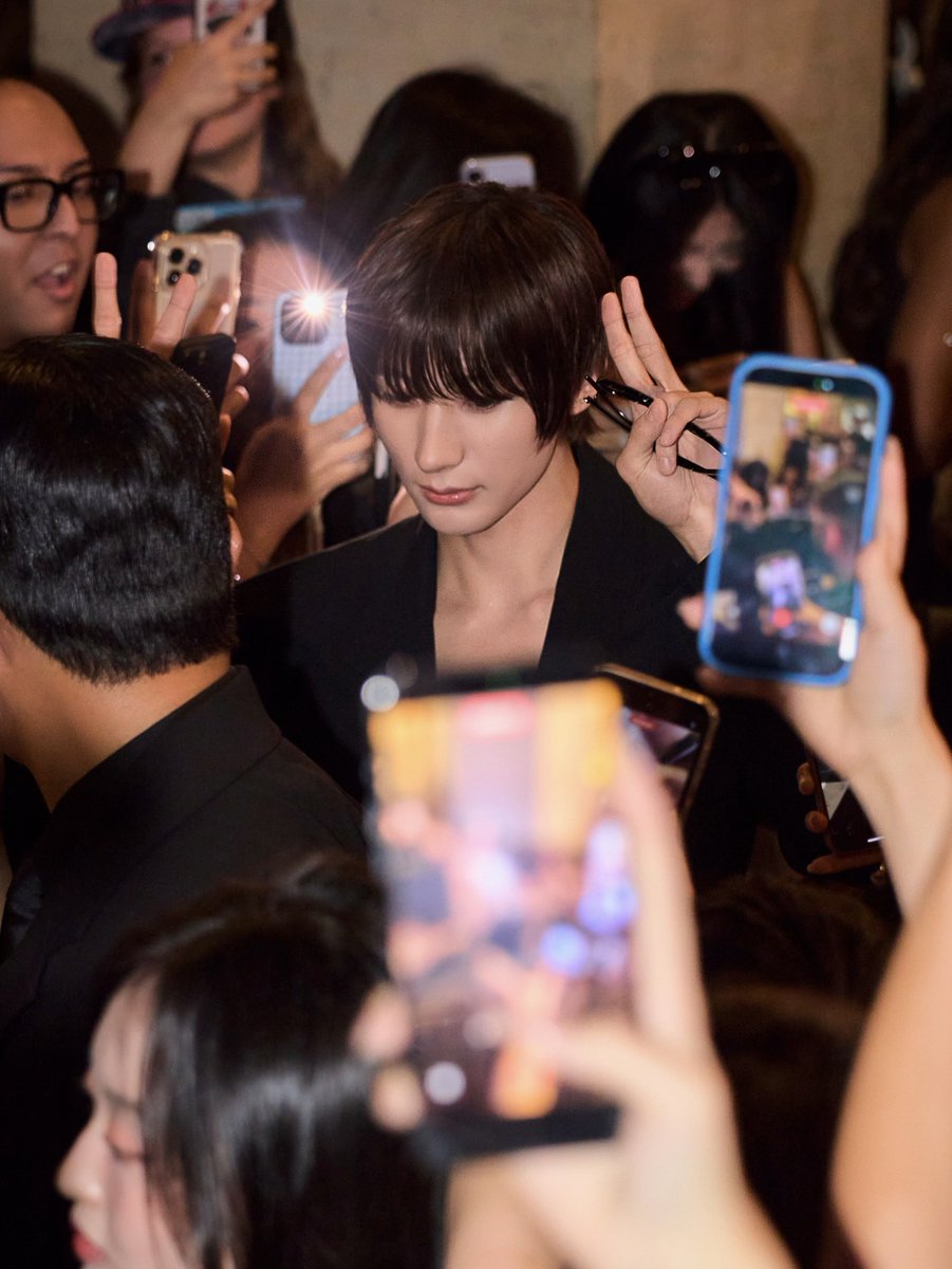 wbatcom's tweet photo. #ANTONxSaintLaurent #ANTON 
@YSL https://t.co/X9Q3b3CSHV