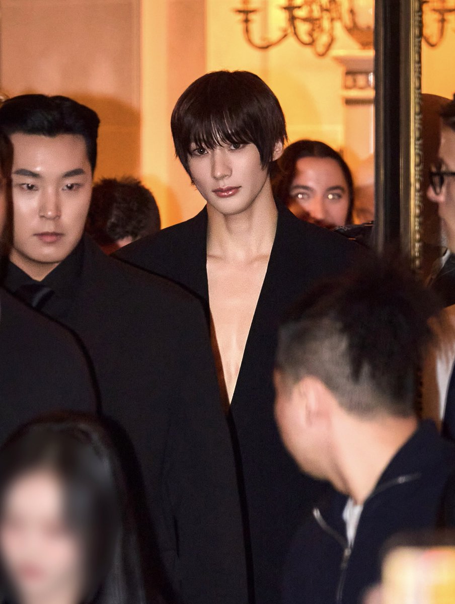 wbatcom's tweet photo. #ANTONxSaintLaurent #ANTON 
@YSL https://t.co/X9Q3b3CSHV