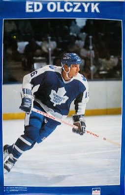 HarryHaris48861's tweet photo. Ed Olczyk played on the Toronto Maple Leafs from 1987 - 1990, scoring 114 goals for them. He also played on Chicago Blackhawks, Winnipeg Jets, New York Rangers, Los Angeles Kings, Pittsburgh Penguins, scoring 342 career goals. #EdOlczyk #TorontoMapleLeafs #Leafs #hockey 🏒 🥅 https://t.co/TrefUbyo21