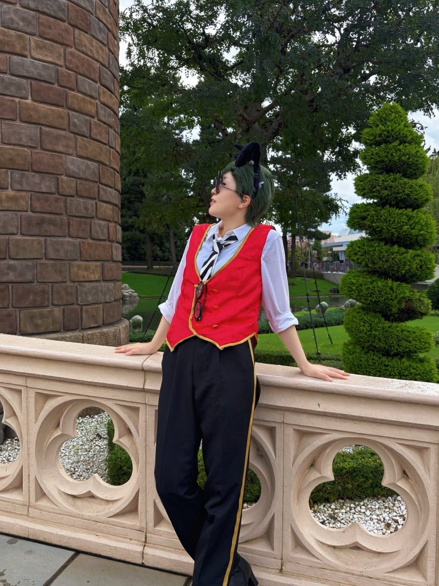 papi4_pi4pi4's tweet photo. 28🏰初Dハロ仮装してきました！
たくさん写真撮れて楽しかった〜

#Dハロツイステ
#Dハロ仮装
#Dハロ仮装2026 https://t.co/d8k63na2g5