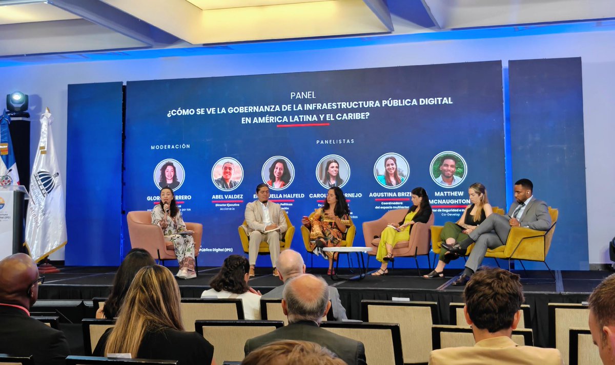 BetterThan_Cash's tweet photo. 🇩🇴 Más de 100 personas expertas de toda América Latina y el Caribe se reúnen en #SantoDomingo para impulsar la Infraestructura Pública Digital, #DPI. #BreB se presentó como caso de éxito de #Colombia, proyecto que recibió asistencia técnica de la Alianza @BetterThan_Cash https://t.co/NS7EAp6uK4