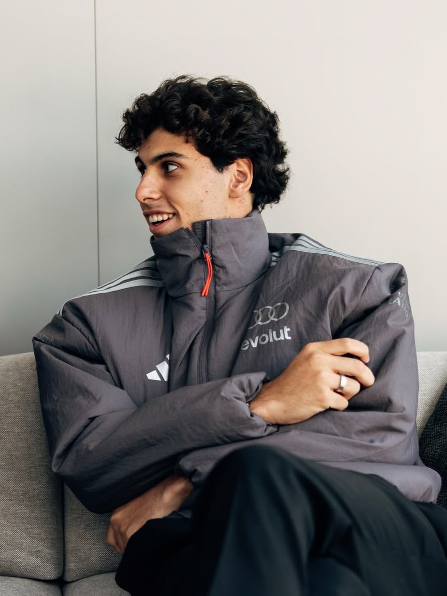 scncbiatch's tweet photo. get to know me (f1 edition) 🏎️

- WDC in my birth year 
- birth month 
- fav retired driver 
- my age https://t.co/5D8TdbYqpi