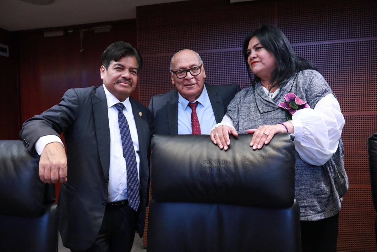 GpeChaviraMX's tweet photo. En la sesión ordinaria de hoy, estamos discutiendo asuntos de gran importancia para el presente y futuro de nuestro país.

Sigamos trabajando por la defensa de nuestra soberanía, por el bienestar de las y los mexicanos y por un México fuerte, libre y orgulloso de sus raíces. 🇲🇽 https://t.co/zw8EMeXket