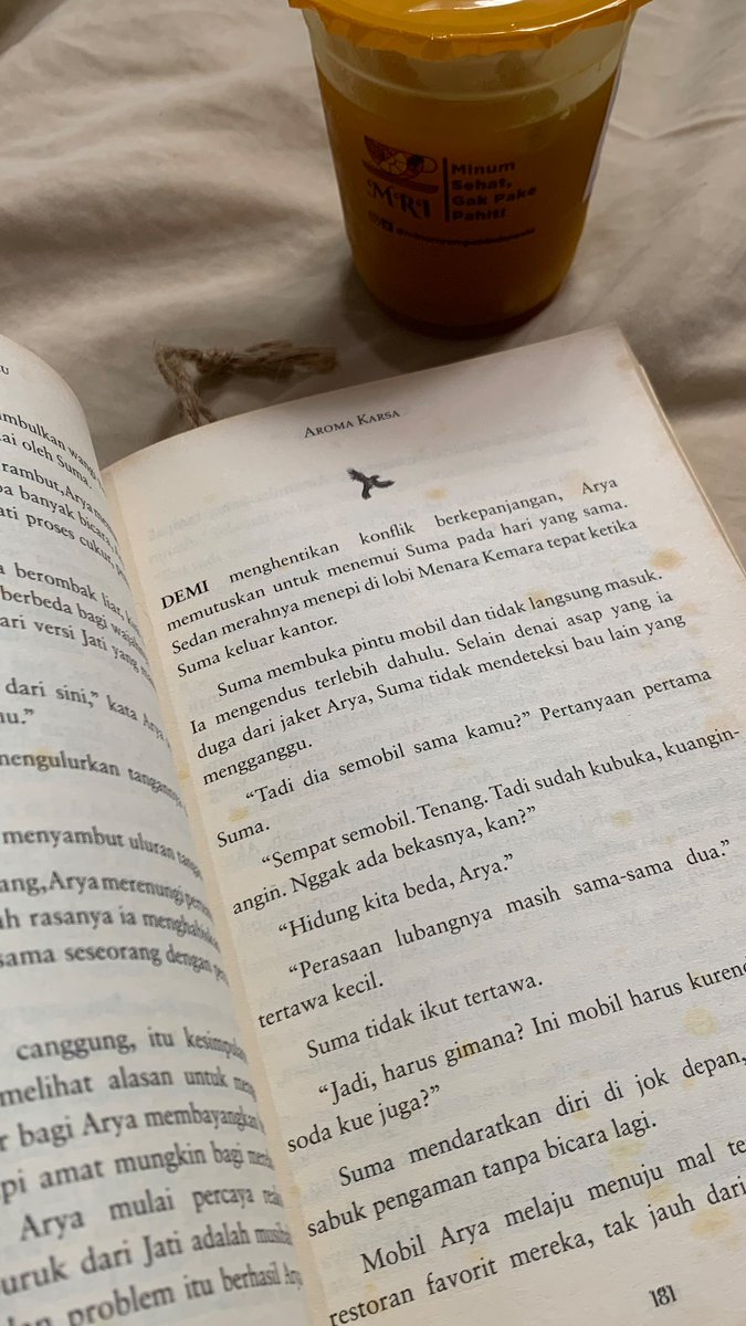 paintoaste's tweet photo. Sempet maju mundur baca Aroma Karsa karena TEBEL BANGETTTT. Aku yang gampang bosen gk percaya sama yang bilang “700 halaman ga kerasa soalnya seru banget” 
Sampai akhirnya baca dan ternyata bener se-page turner itu dan gak bikin bosen samsek!!! https://t.co/bjmePk8cx5