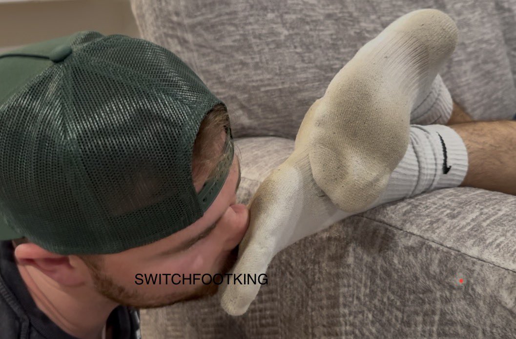 SwitchFootKing's tweet photo. some foot stink for your brain 😏🫠 https://t.co/0vYebWZQhY