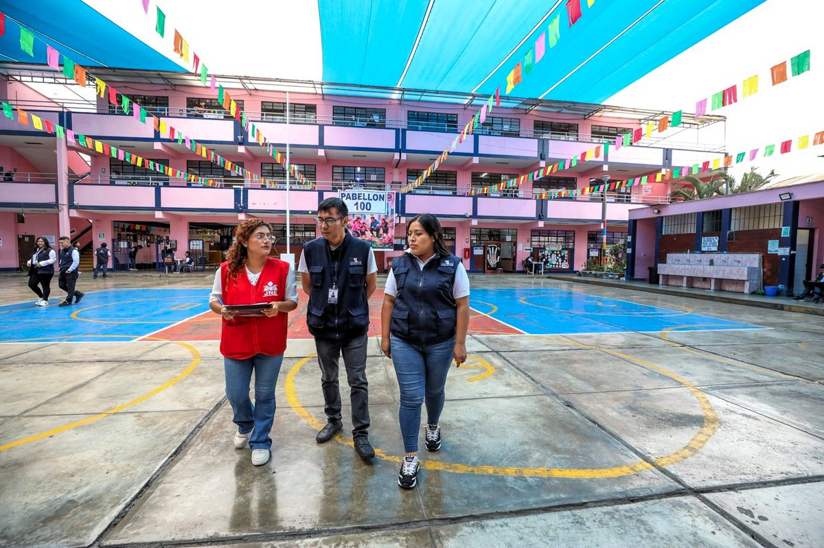 prensaperupe's tweet photo. 🇵🇪PERÚ-ERM 2026: Más de 10 mil colegios abrirán sus puertas como locales de votación el 4 de octubre. Minedu y ONPE coordinan entrega de instituciones educativas desde el 2 hasta el 5 de octubre.
https://t.co/RmQQgDoIk6 https://t.co/2b6NvKrWt8