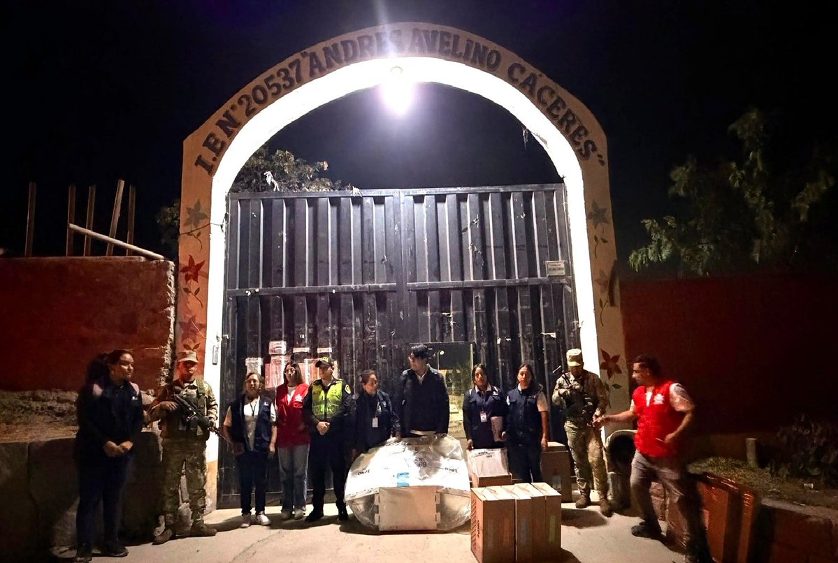 prensaperupe's tweet photo. 🇵🇪PERÚ-ERM 2026: Más de 10 mil colegios abrirán sus puertas como locales de votación el 4 de octubre. Minedu y ONPE coordinan entrega de instituciones educativas desde el 2 hasta el 5 de octubre.
https://t.co/RmQQgDoIk6 https://t.co/2b6NvKrWt8