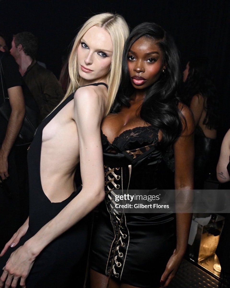 rach_6977's tweet photo. THIS SUPERMODEL SERVE?? OH MY GOD. 

OLANDRIA AT PFWSS27 https://t.co/kR3lqK4y3U