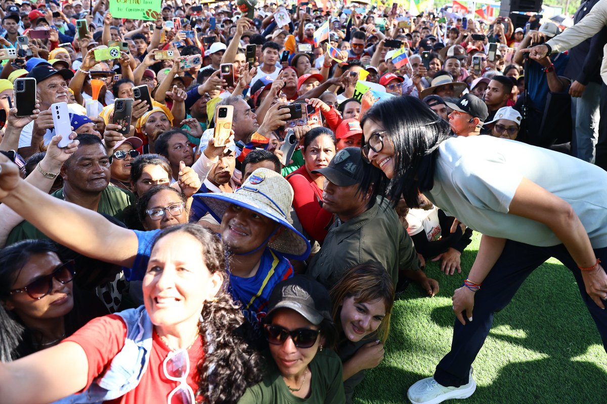 mippci_ven's tweet photo. #Galería 📸 | Presidenta Delcy Rodríguez lidera asamblea con caficultores locales en el estado Portuguesa https://t.co/fY9Yn9tCIj