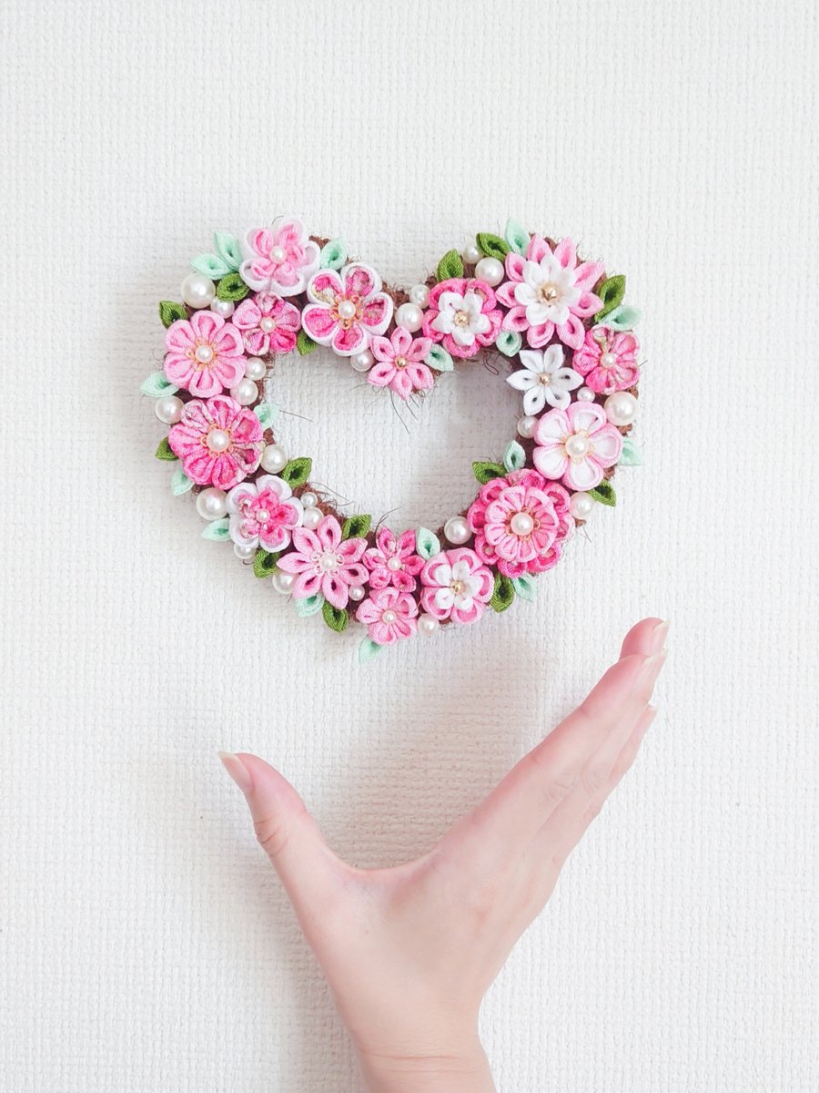 namu2950005's tweet photo. #私の頭の中を作品に翻訳しました
#365DIYtheme
❤💐😌✨
#つまみ細工 https://t.co/YDR8aTo1go