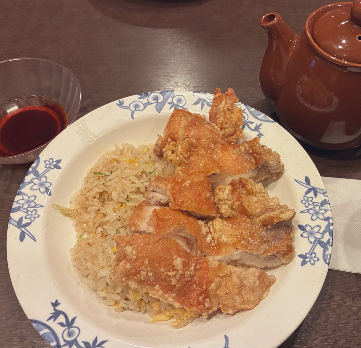 kanika_maboco's tweet photo. ちょっと前からバーミヤンの台湾大からあげチャーハンが食べたいのになかなか行く機会が無く、昨日TLに流れてきた台湾カステラも気になって行きたい欲がMAX

ちょうど職場の人とご飯行くことになってたから、「もし良ければバーミヤンすごい行きたくて…」って言ってようやく叶った！
すごい美味しい！ https://t.co/dcbd9pv7Ey
